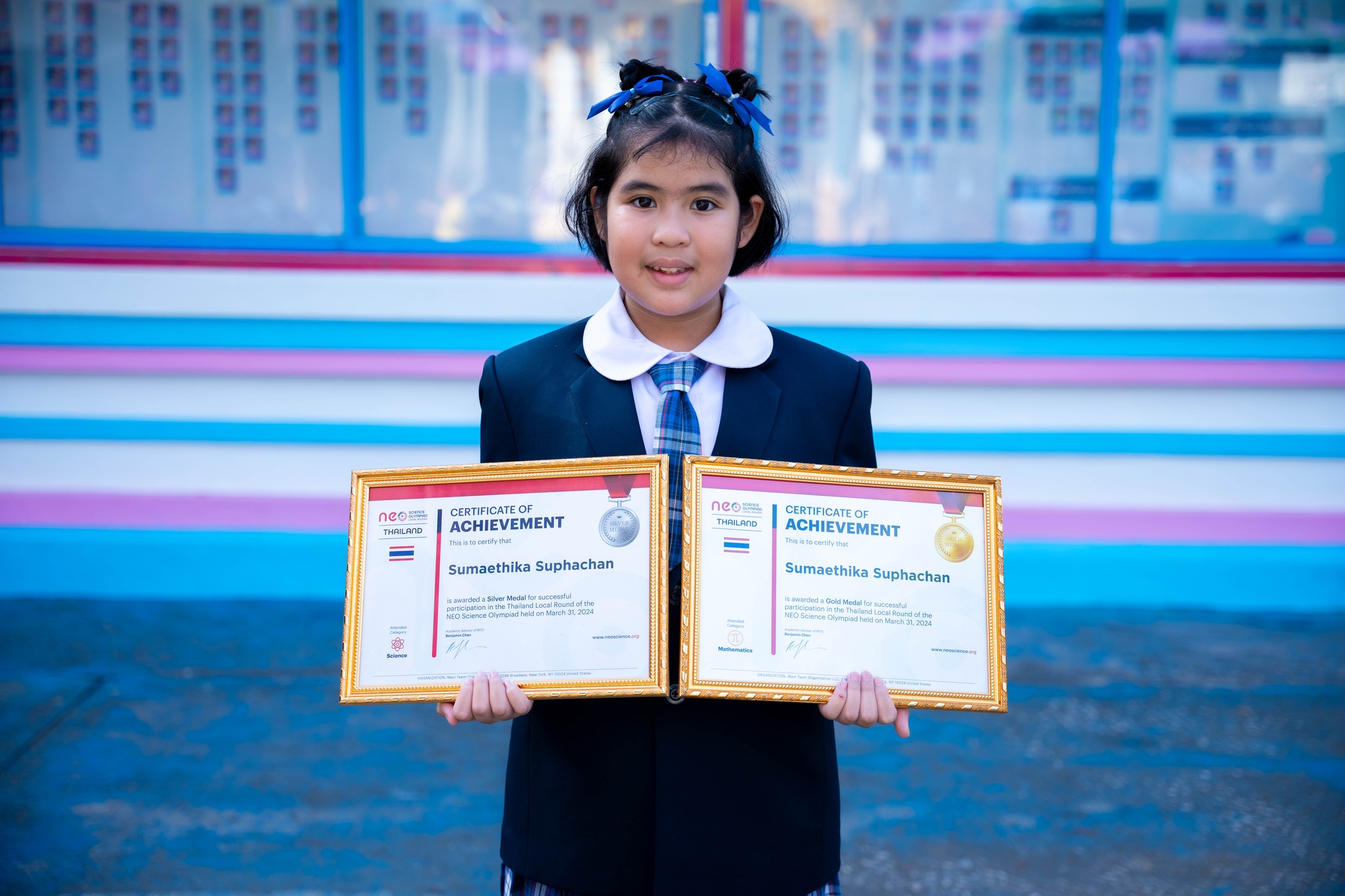 เด็กหญิงสุเมธิกา สุภาจันทร์ ได้รับรางวัล คณิตศาสตร์ เหรียญทอง ระดับประเทศ ในรายการ การแข่งขัน Neo Science Olympiad ได้รับรางวัล วิทยาศาสตร์ เหรียญเงิน ระดับประเทศ ในรายการ การแข่งขัน Neo Science Olympiad
