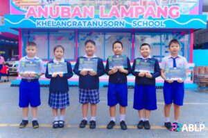 แสดงความยินดีกับนักเรียนที่ได้รับรางวัลในรายการ การประดิษฐ์หุ่นยนต์ และการแข่งขันหุ่นยนต์ เพื่อพัฒนาการเรียนรู้สะเต็มศึกษา