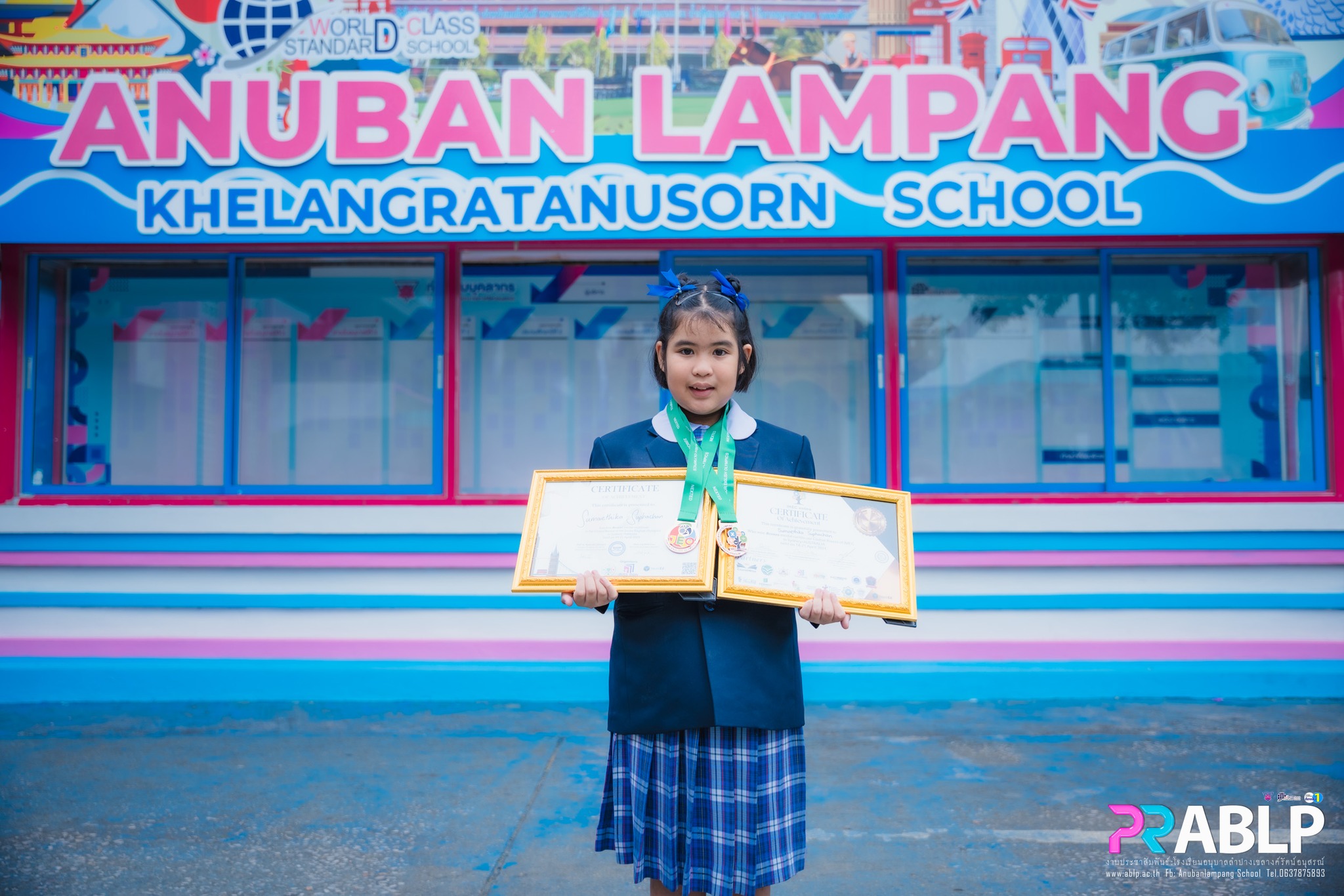 เด็กหญิงสุเมธิกา สุภาจันทร์ ได้รับรางวัล เกียรติบัตรเหรียญทองแดง ในรายการ The junior English Olympics ประเทศออสเตรเลีย